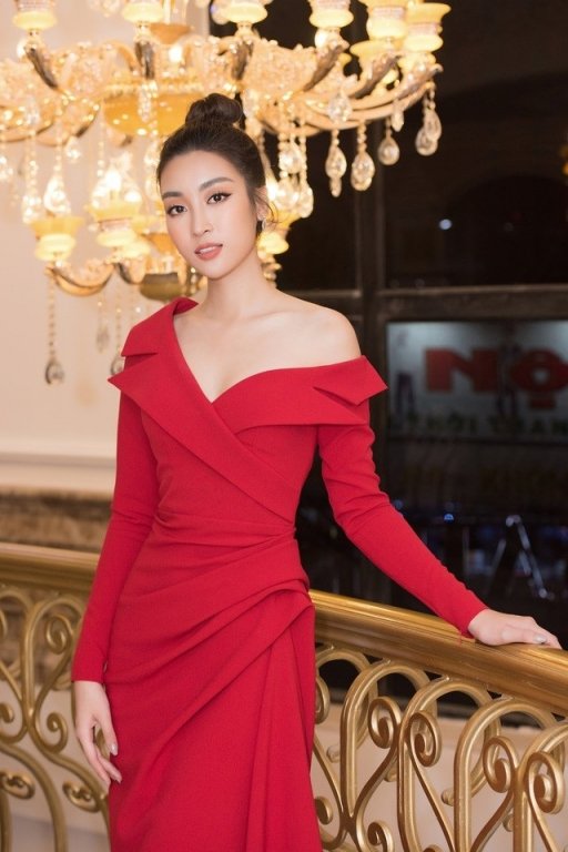hoa-hau-do-my-linh-ngay-cang-sexy