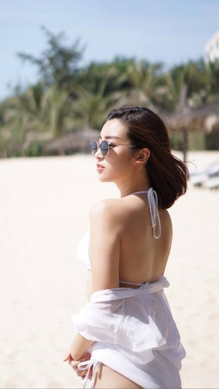 hoa-hau-do-my-linh-ngay-cang-sexy