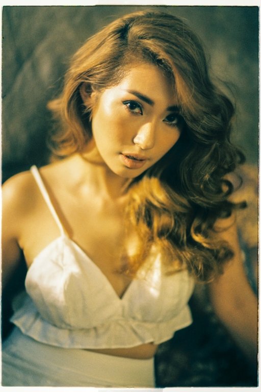 khong-tu-quynh-lot-xac-voi-hinh-anh-sexy-cuon-hut