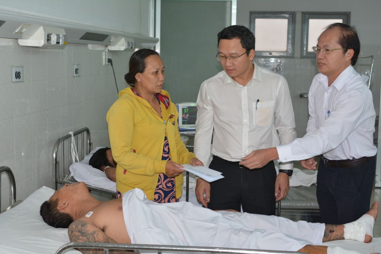 tai-xe-container-tong-hang-loat-xe-may-o-long-an-duong-tinh-voi-ma-tuy