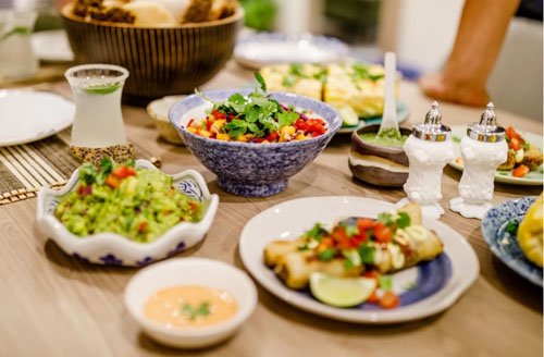 Món ăn nấu bằng nguyên liệu Việt Nam pha trộn cách chế biến kiểu Mexico. Ảnh: Munchies.