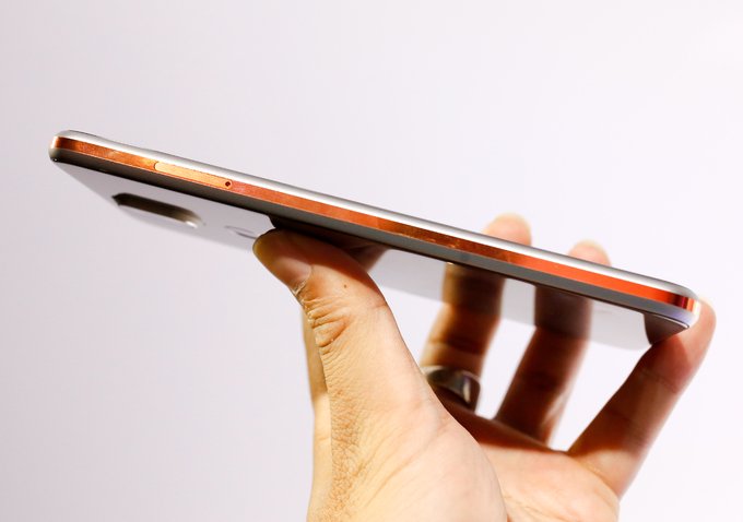 nokia-81-ve-viet-nam-gia-799-trieu-dong
