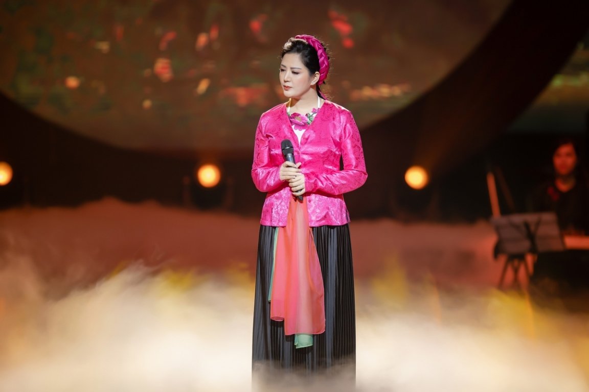 thu-phuong-khien-khan-gia-phat-cuong-khi-lan-dau-hat-nhac-an-thuyen