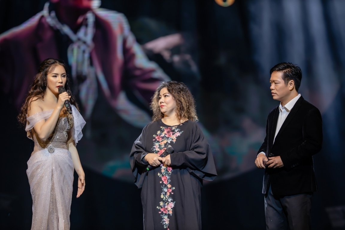 thu-phuong-khien-khan-gia-phat-cuong-khi-lan-dau-hat-nhac-an-thuyen