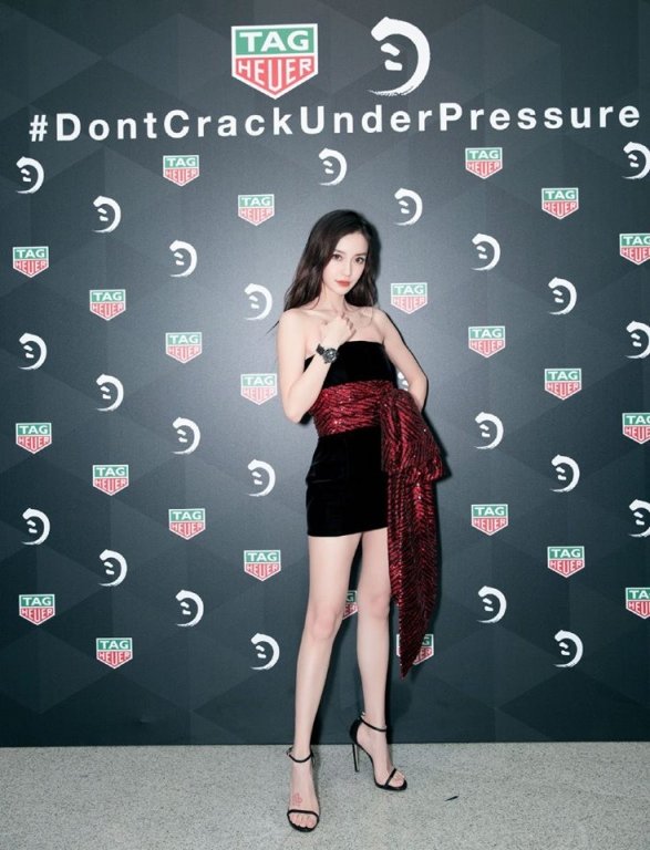angelababy-da-xoa-buc-anh-phan-cam-xuc-pham-phu-nu-giua-bao-chi-trich