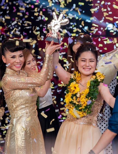 huong-tram-thu-minh-cham-mat-nhau