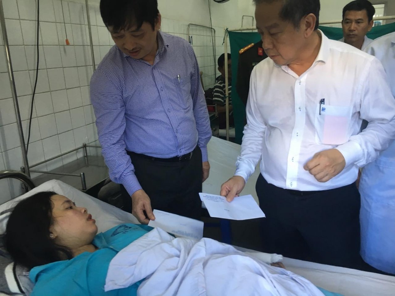 anh-can-canh-vu-xe-khach-gap-nan-o-deo-hai-van