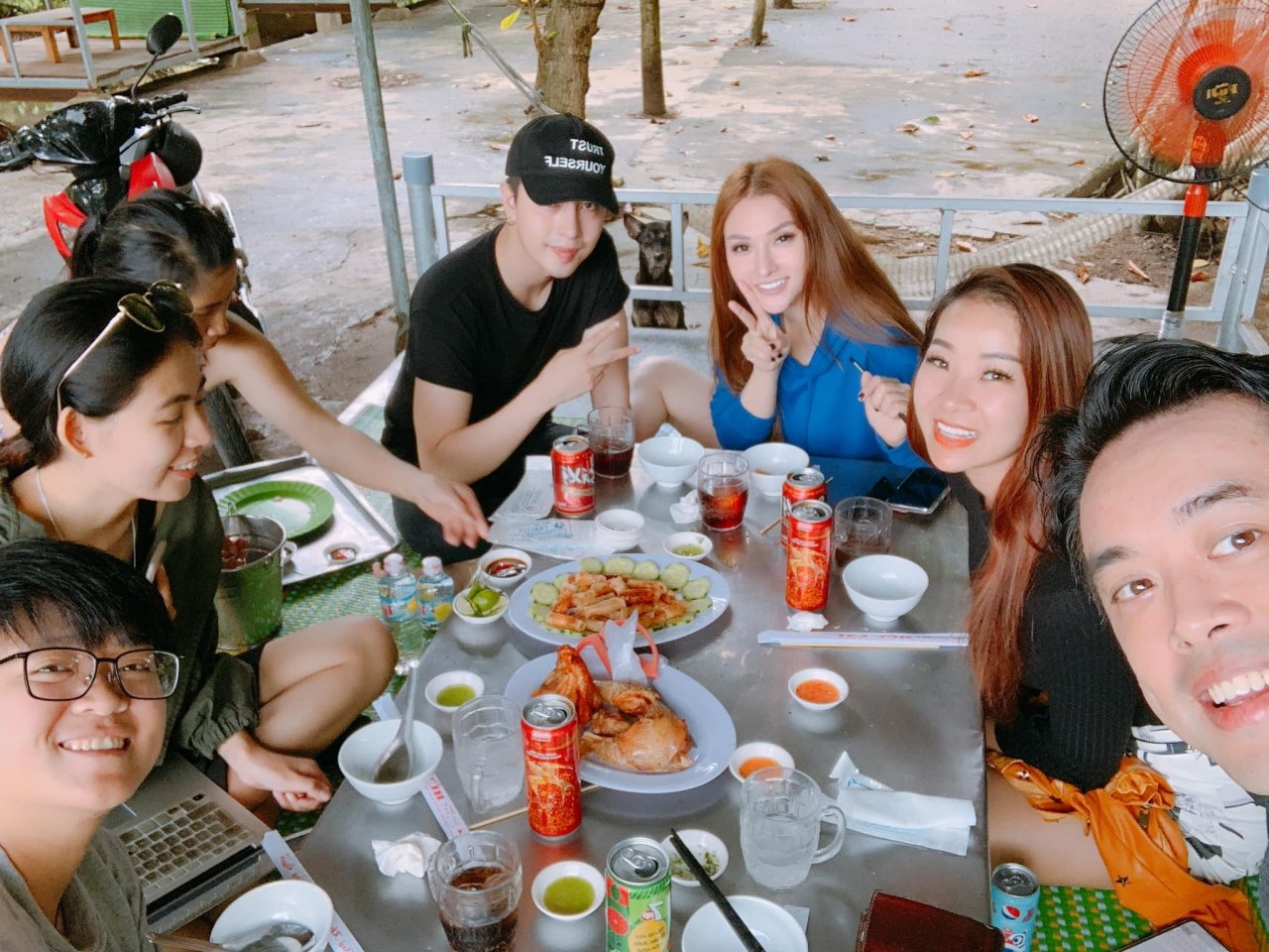 ban-trai-tin-don-cua-ca-si-thu-thuy-lo-dien