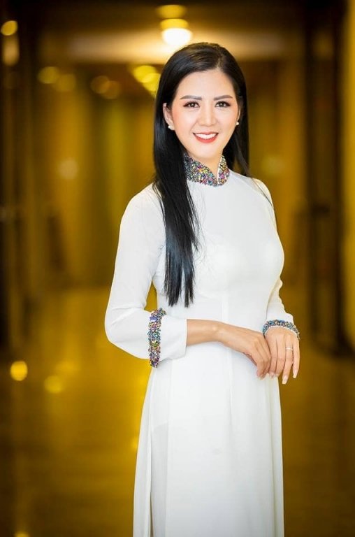 ca-si-dinh-hien-anh-la-ai