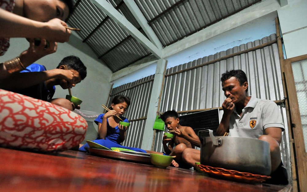Co be Khmer mat xanh bi cam diec, quyet hoc chu doi doi hinh anh 4