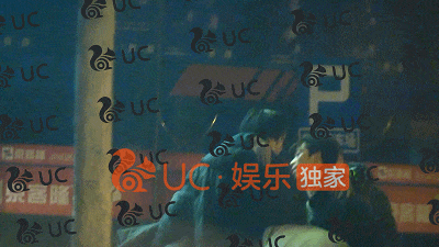hai-sao-nam-trung-quoc-hon-nhau-tren-pho-mot-trong-hai-len-tieng-phan-tran