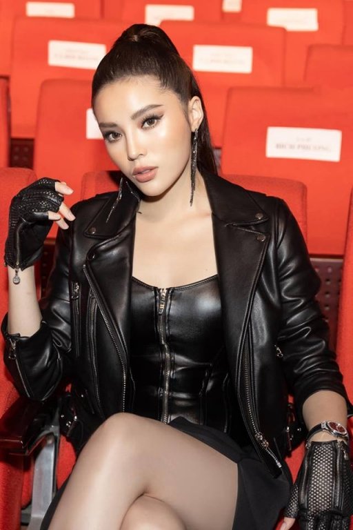 hoa-hau-ky-duyen-noi-ve-chuyen-nghi-choi-jolie-nguyen-tin-don-yeu-dong-gioi