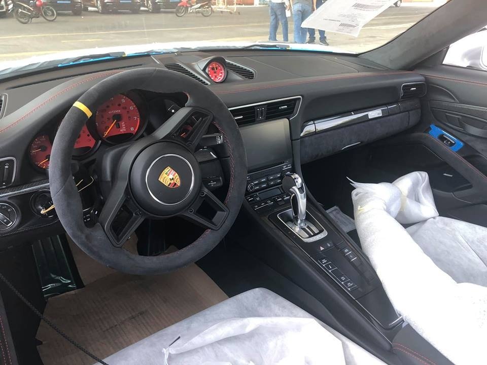 porsche-911-gt2-rs-gia-hon-20-ty-cap-cang-sai-gon