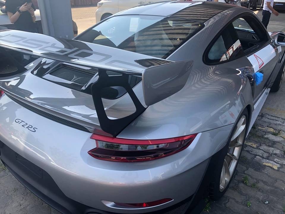 porsche-911-gt2-rs-gia-hon-20-ty-cap-cang-sai-gon