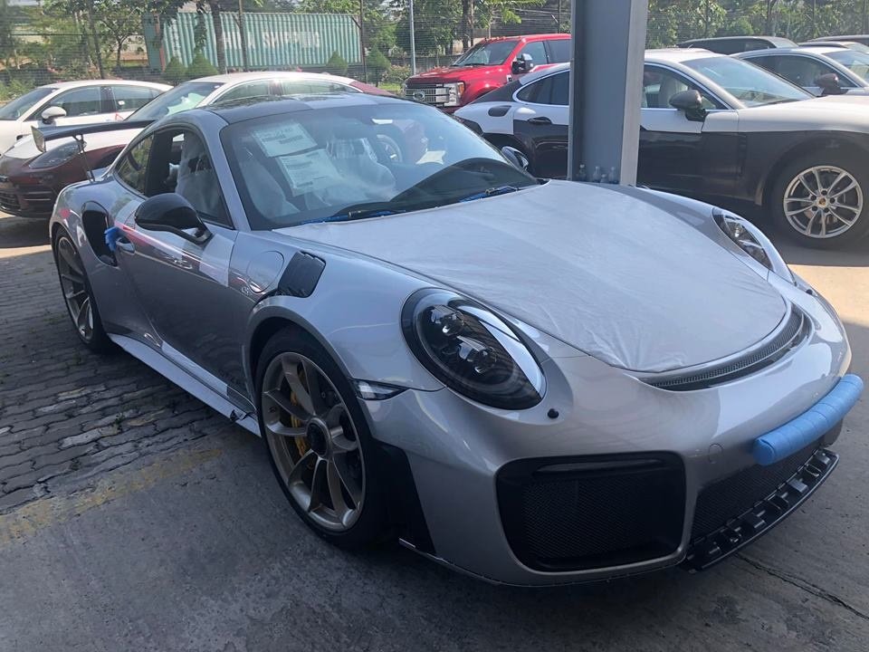 porsche-911-gt2-rs-gia-hon-20-ty-cap-cang-sai-gon