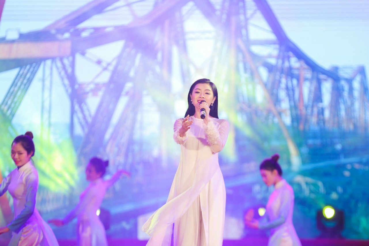 quan-quan-sao-mai-thu-hang-nhan-giai-thuong-guong-mat-tre-thu-do-tieu-bieu