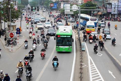 xu-phat-phuong-tien-di-vao-lan-buyt-nhanh-brt-chi-khien-giao-thong-them-hon-loan