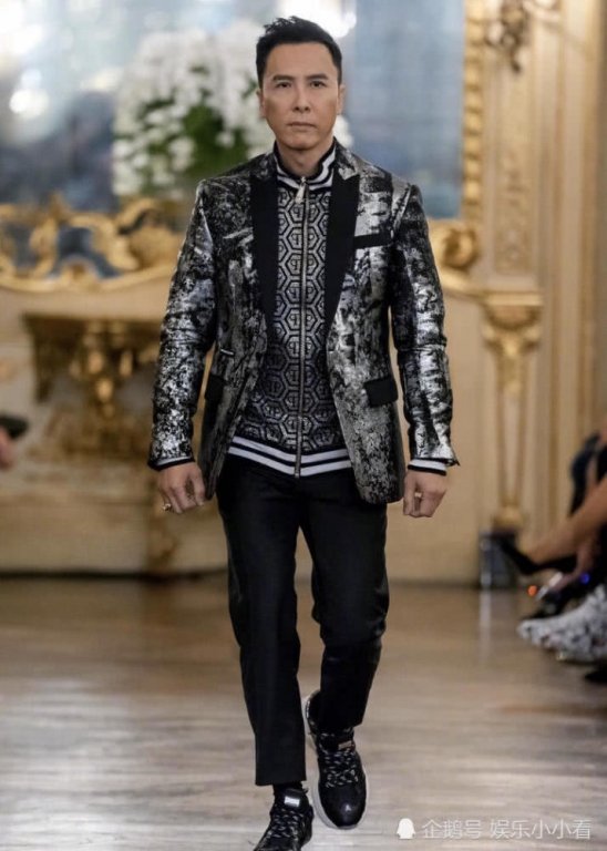 chan-tu-dan-bi-chi-trich-vi-trinh-dien-cho-thuong-hieu-thoi-trang-da-tung-xuc-pham-trung-quoc