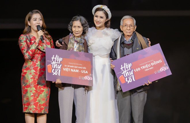 le-quyen-bo-show-cat-xe-1-ty-tham-du-liveshow-cua-huong-tram