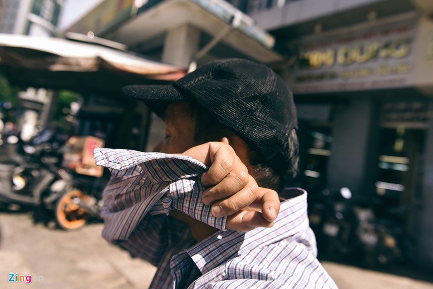 Ông chú không biết chạy xe máy dành cả thanh xuân nấu cơm từ thiện hình ảnh 19 Ong chu khong biet chay xe may danh ca thanh xuan nau com tu thien hinh anh 19
