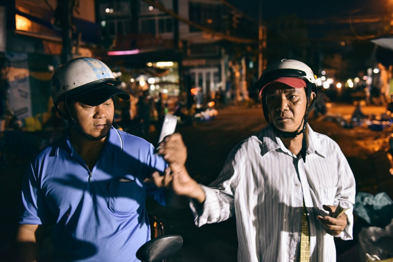 Ông chú không biết chạy xe máy dành cả thanh xuân nấu cơm từ thiện hình ảnh 4 Ong chu khong biet chay xe may danh ca thanh xuan nau com tu thien hinh anh 4