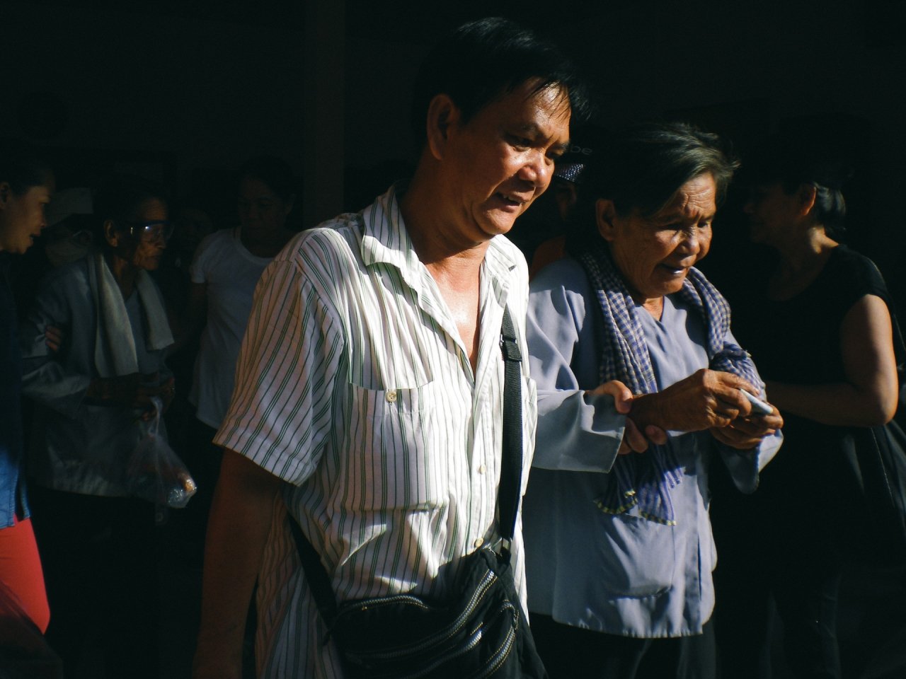 Ông chú không biết chạy xe máy dành cả thanh xuân nấu cơm từ thiện hình ảnh 14 Ong chu khong biet chay xe may danh ca thanh xuan nau com tu thien hinh anh 14