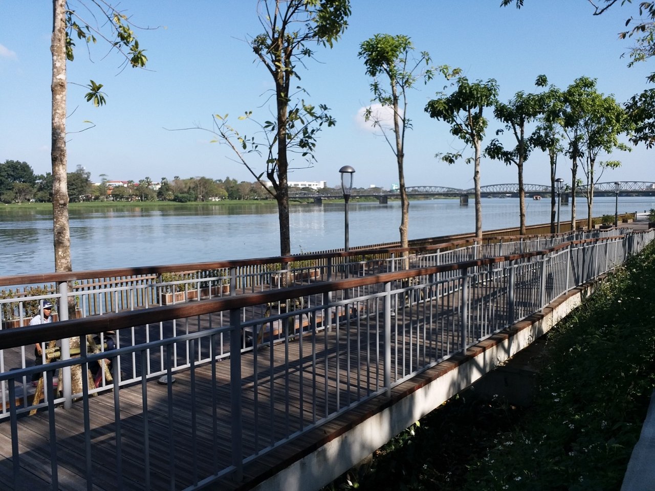 can-canh-cay-cau-go-lim-nuc-tieng-o-co-do-hue-truoc-ngay-khanh-thanh