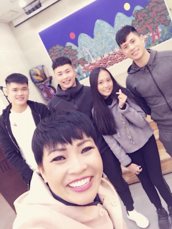 me-con-ca-si-phuong-thanh-hon-ho-khi-gap-dinh-trong-o-han-quoc