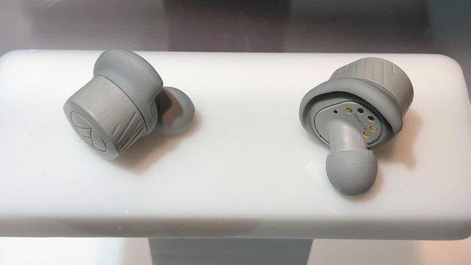 nhung-mau-tai-nghe-doi-thu-cua-apple-airpods-ra-mat-o-ces-2019