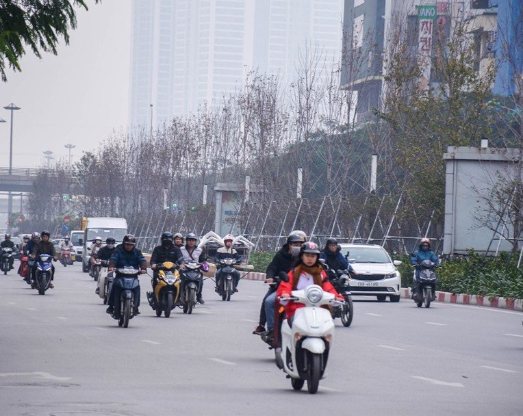 phong-la-do-tren-pho-nga-sang-mau-den-va-kho-queo-tai-pho-ha-noi