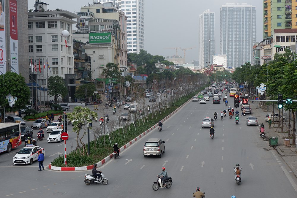 phong-la-do-tren-pho-nga-sang-mau-den-va-kho-queo-tai-pho-ha-noi