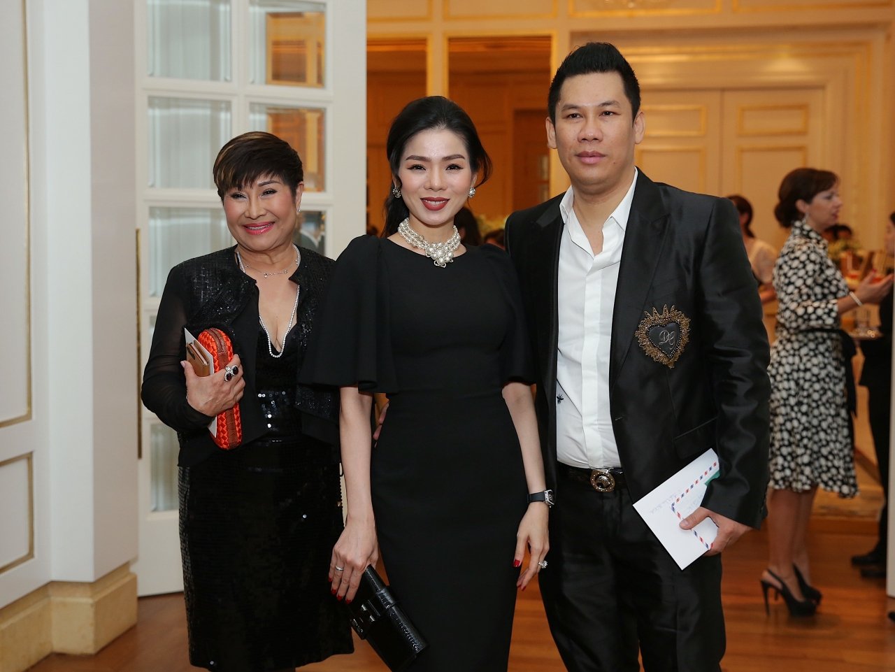 sao-viet-no-nuc-du-dam-cuoi-cua-ca-si-le-hieu-va-vo-9x-o-sai-gon