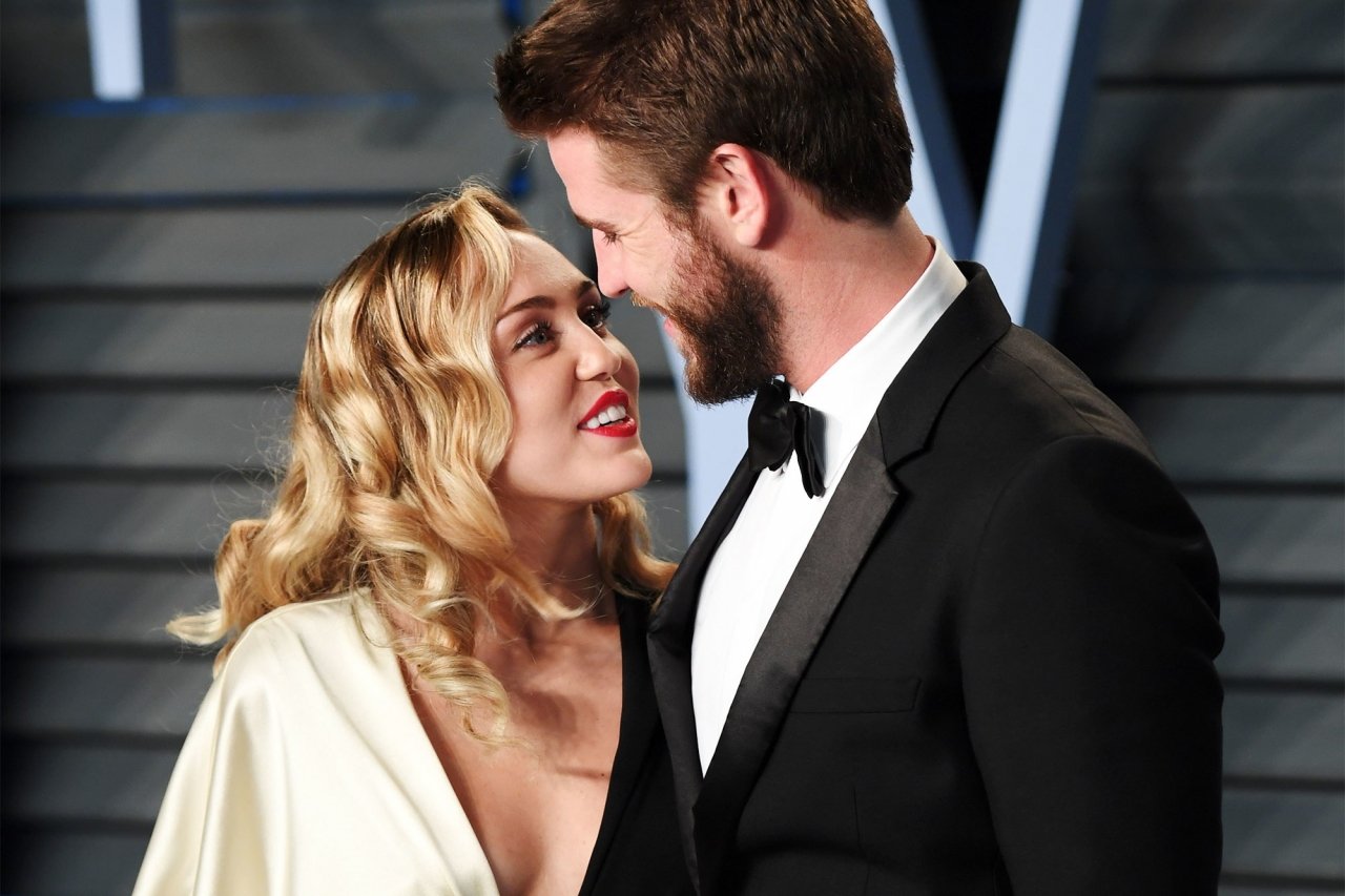 buc-thu-tinh-miley-cyrus-gui-liam-hemsworth-khien-bat-cu-dang-phu-quan-nao-cung-phai-ghen-ti