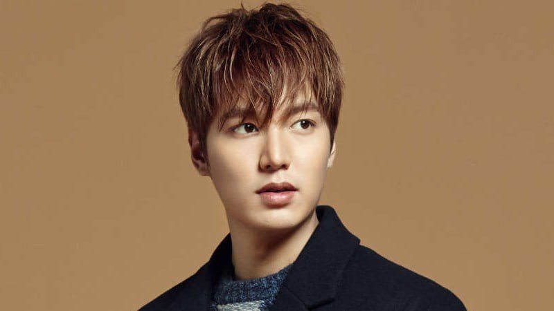 nam-em-chup-anh-voi-dang-ky-quac-gui-den-lee-min-ho