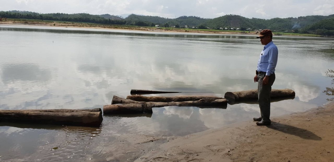 quang-nam-vut-go-lau-roi-tau-thoat-khi-gap-canh-sat
