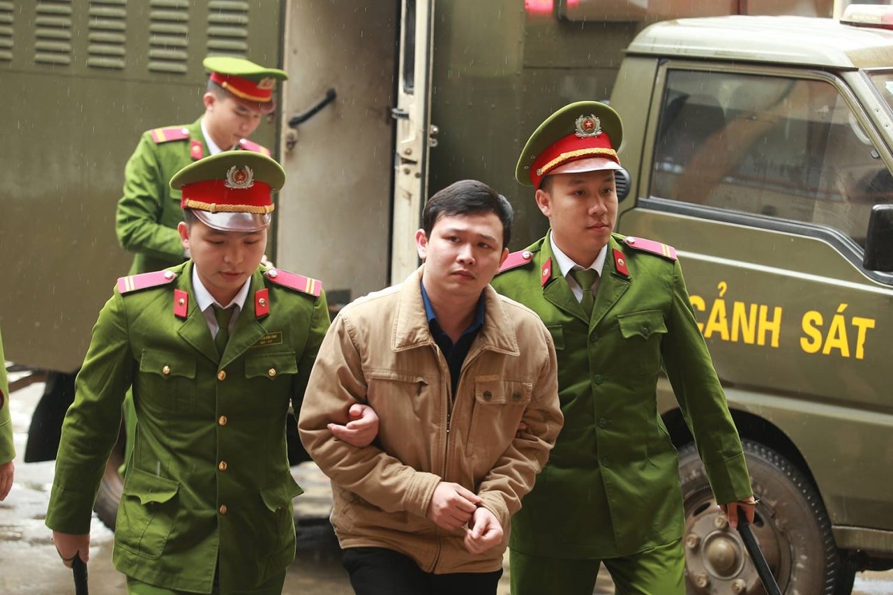 truc-tiep-xet-xu-vu-an-chay-than-o-hoa-binh-cuu-giam-doc-benh-vien-chia-se-noi-dau-cua-bac-si-luong-cung-la-noi-dau-cua-bi-cao
