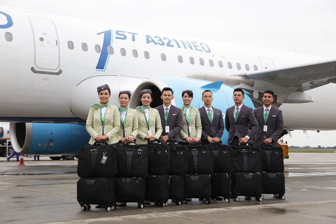 ben-trong-may-bay-bamboo-airways-ngay-dau-cat-canh