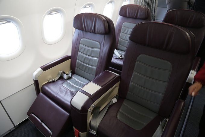 ben-trong-may-bay-bamboo-airways-ngay-dau-cat-canh
