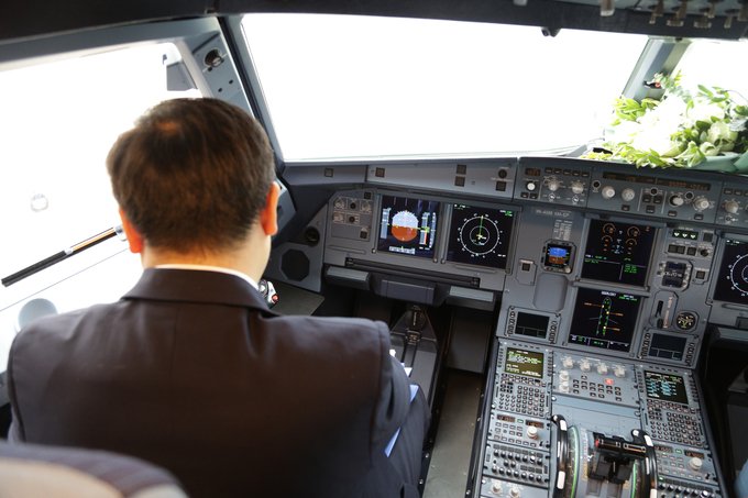 ben-trong-may-bay-bamboo-airways-ngay-dau-cat-canh