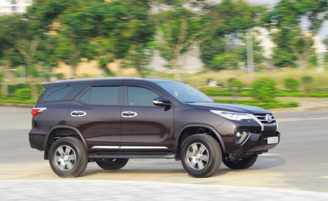 goi-y-mau-xe-gia-900-11-ty-dong-cho-bo-truong-bi-thu-tinh-uy
