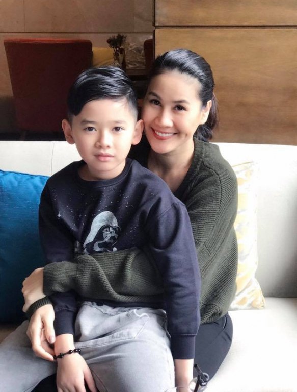 than-thuy-ha-mang-thai-lan-hai-o-tuoi-40