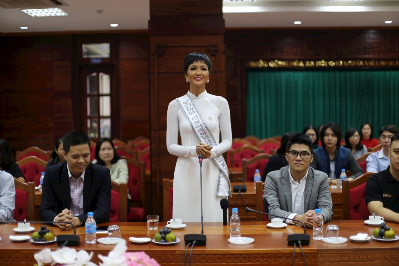 lich-trinh-cong-viec-day-dac-hhen-nie-to-ra-met-moi