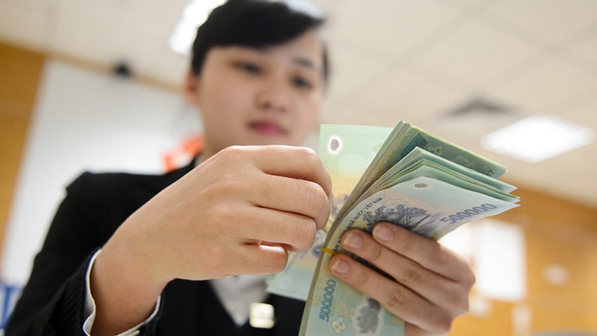 ngan-hang-bao-lai-nghin-ty-nhan-vien-ngong-thuong-tet-khung