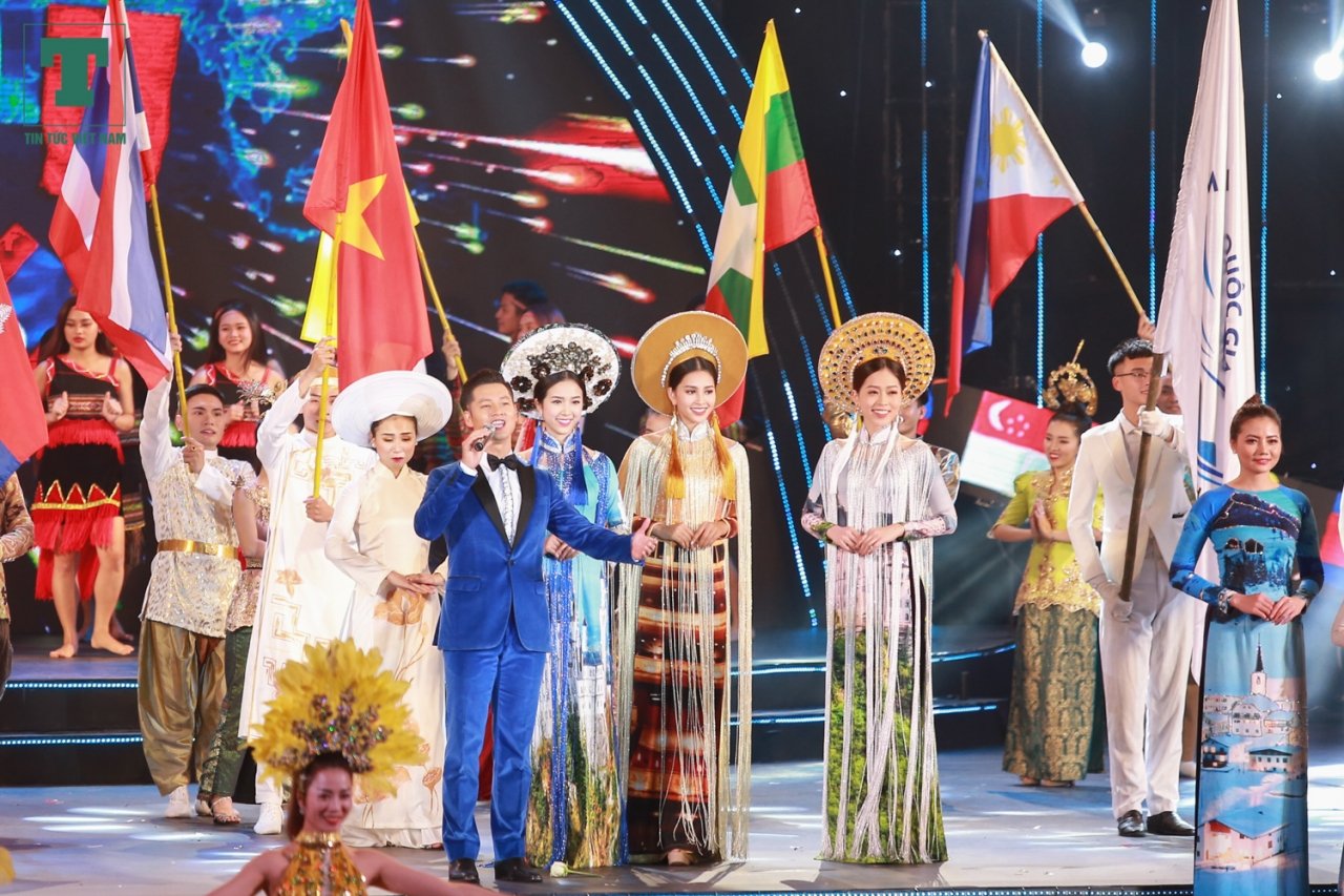 ao-dai-be-mac-du-lich