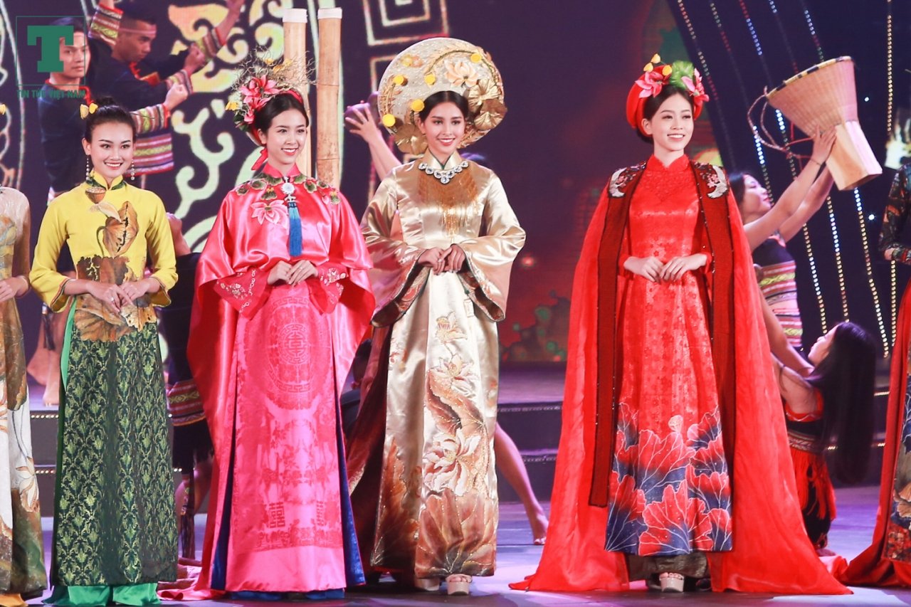 ao-dai-be-mac-du-lich