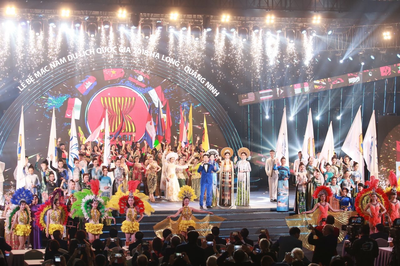 nam-2018-du-lich-viet-nam-dat-doanh-thu-dat-620000-ty-dong