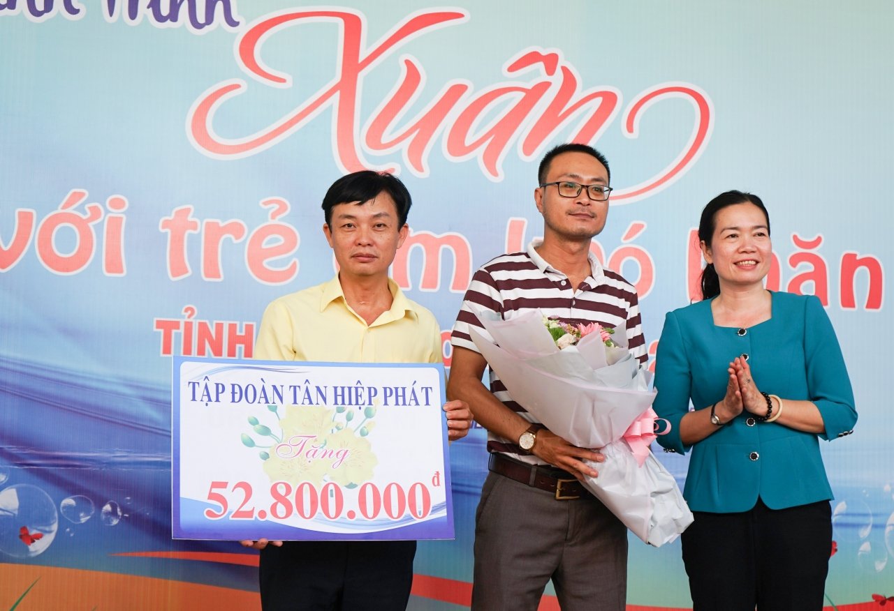 tan-hiep-phat-mang-mua-xuan-am-ap-den-voi-tre-em-co-hoan-canh-kho-khan