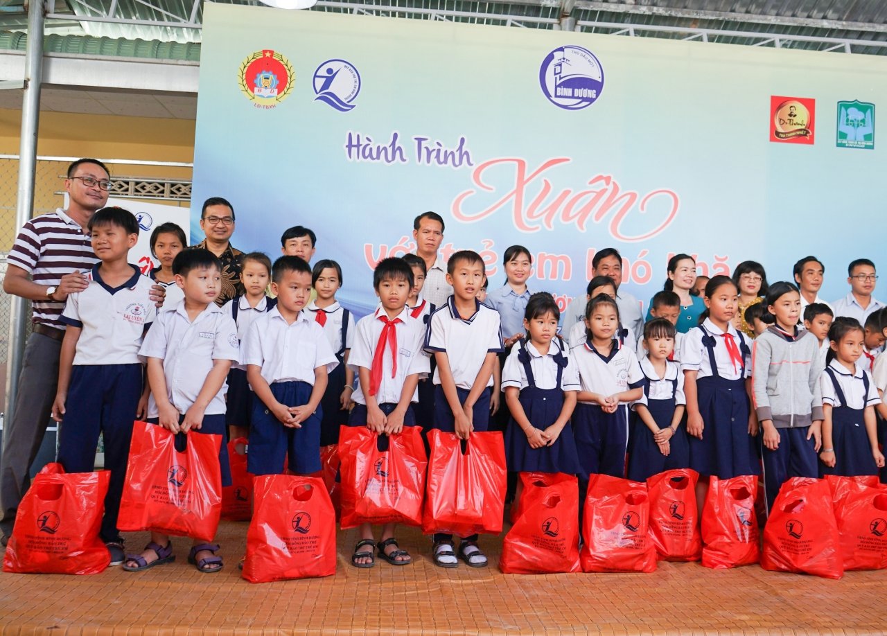 tan-hiep-phat-mang-mua-xuan-am-ap-den-voi-tre-em-co-hoan-canh-kho-khan