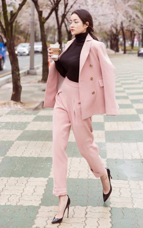 thuy-top-chua-bao-gio-co-tinh-hay-mong-muon-lam-bieu-tuong-sexy