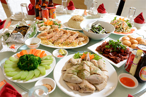 con-thi-do-sua-lai-nha-cung-lien-hoan-hang-chuc-hang-tram-mam-roi-vay-no